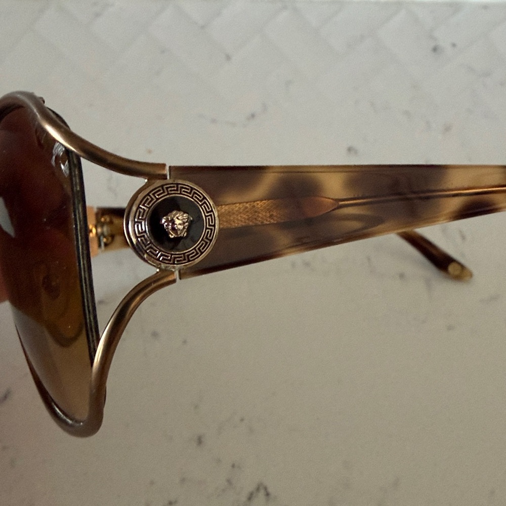 Versace Women's Sunglasses model 2137 - Picture 6 of 7